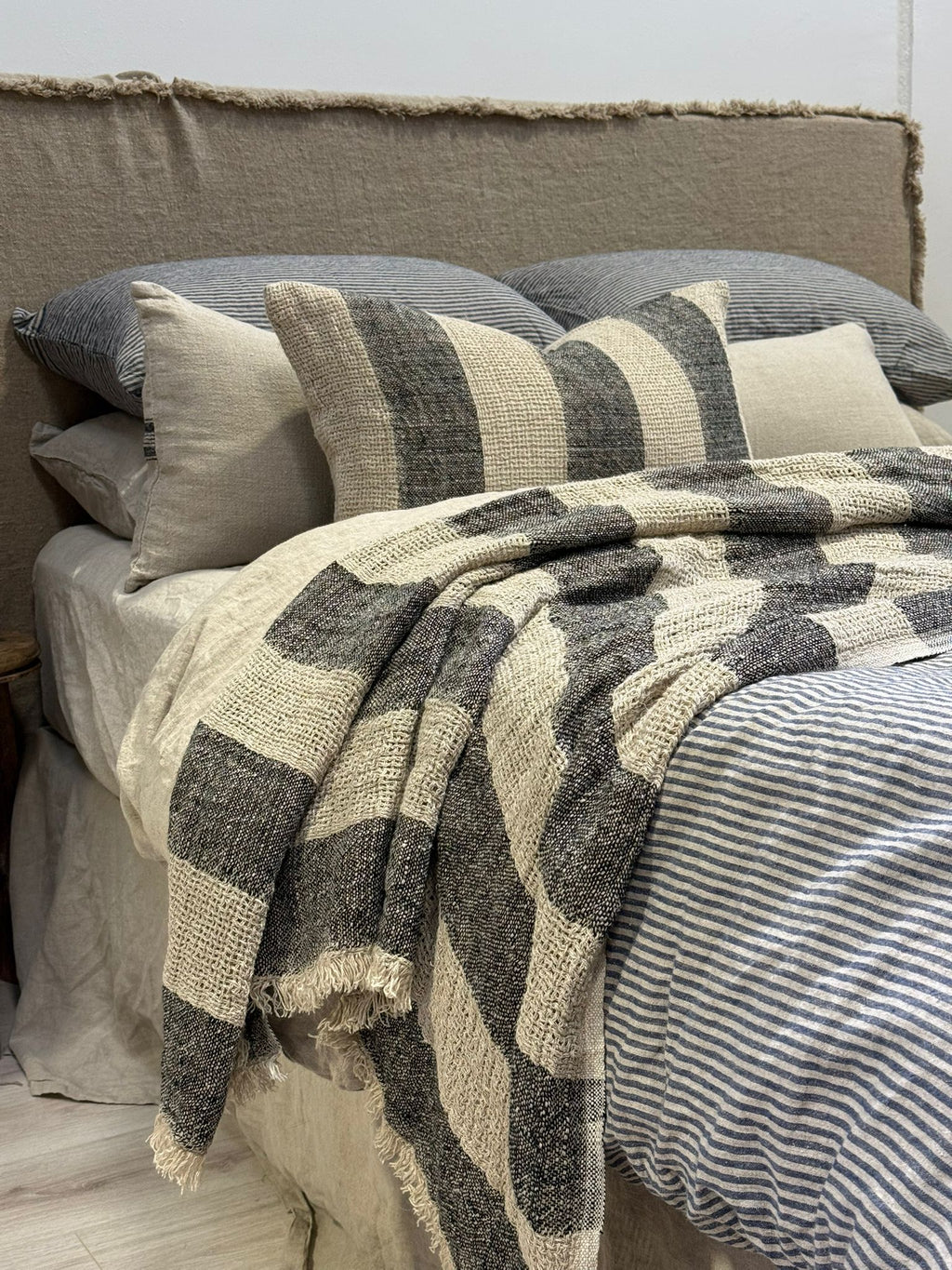 Loom Linen Throw Natural & Black 130 x 190 cm